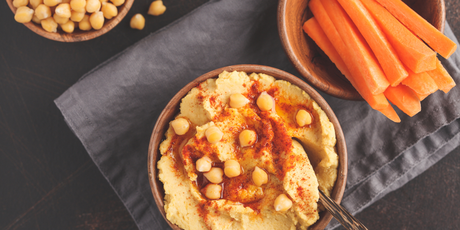 Houmous and carrot sticks